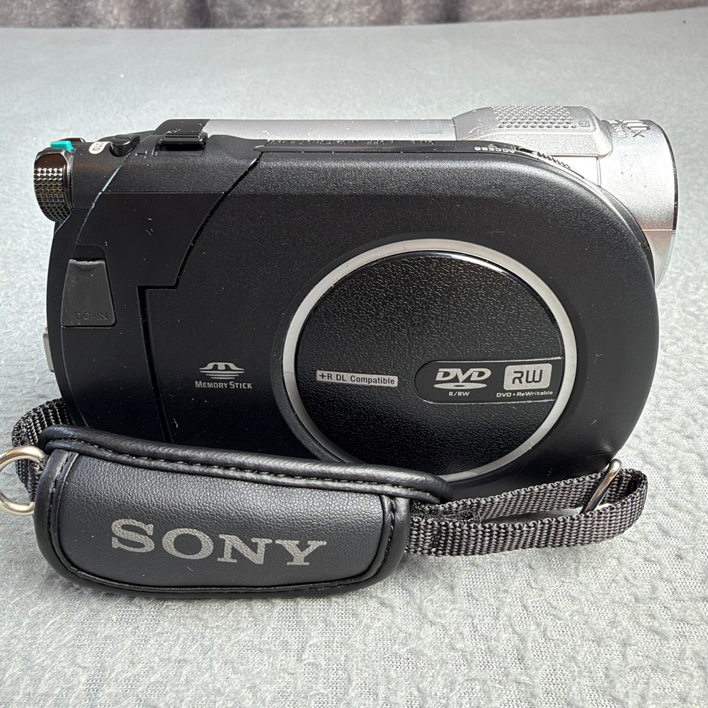 Sony Handycam DCR-DVD610 Camcorder 40x Optical Zoom Carl Zeiss Lens Black Silver